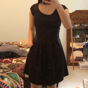 Lacy dress with pockets